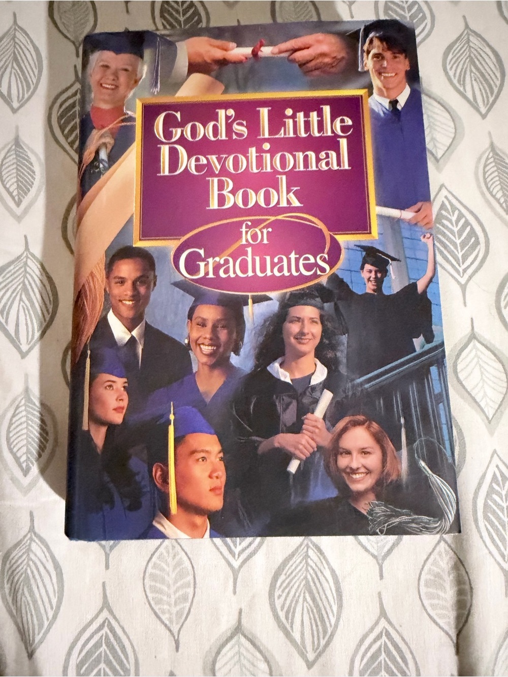 God's Little Devotional Book for Graduates - Purple Cover